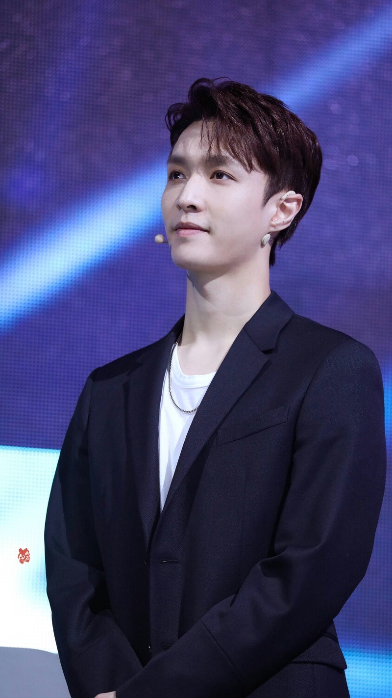 张艺兴